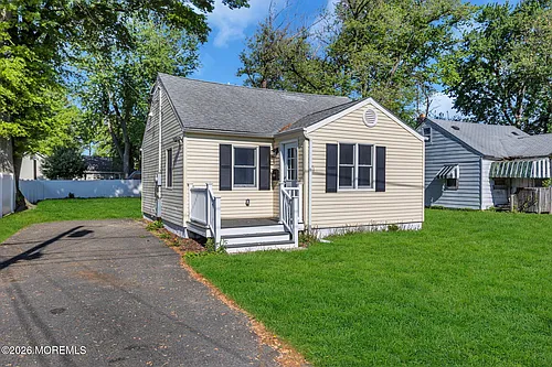 71 Bay Ave Photo 1