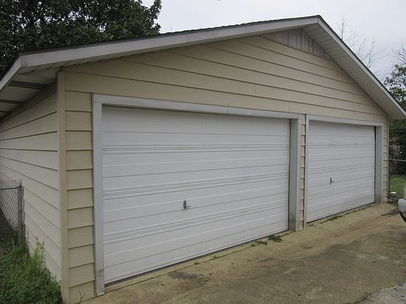3rd image of 909 E North St