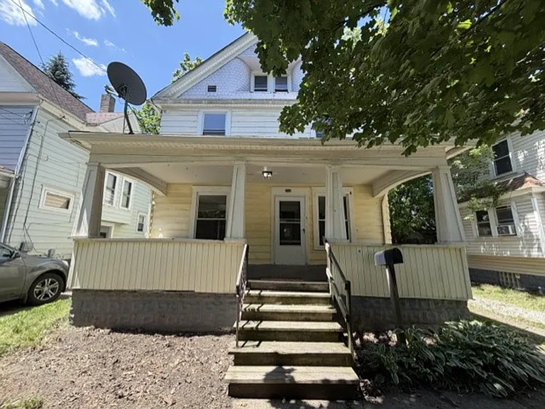 768 Beardsley St — Photo 1