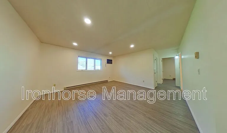 811 W Villard St #56 — Photo 2