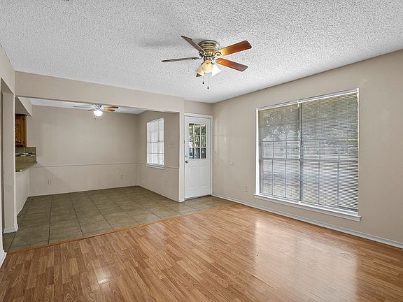 5th image of 2433 Lakeview Cir #2433