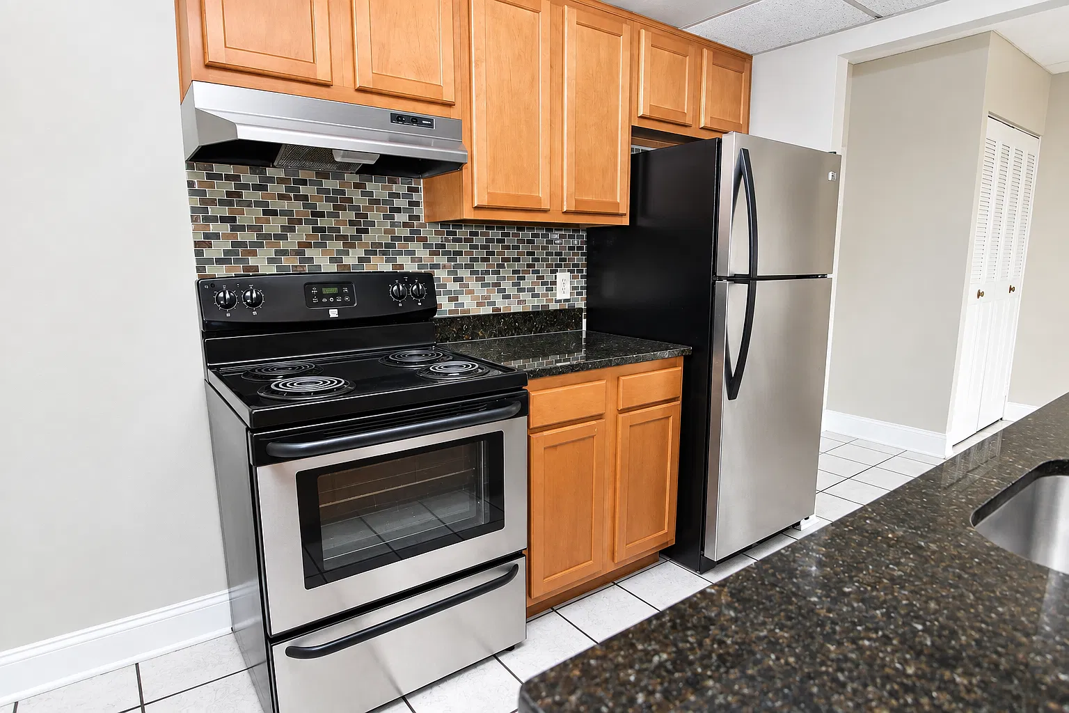 1088 Greentree Rd — Photo 4