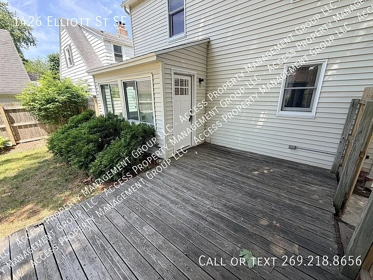 1426 Elliott St SE — Photo 32