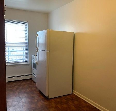 2nd image of 16 Roosevelt Pl APT A1