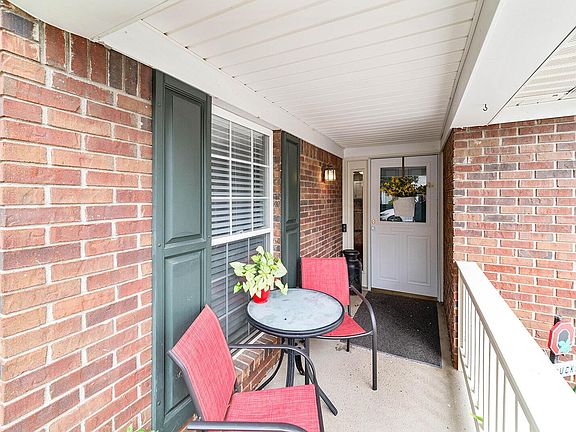 5th image of 327 Retreat Ln