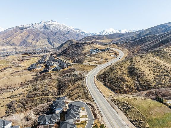 2nd image of 941 E Beartooth Cir