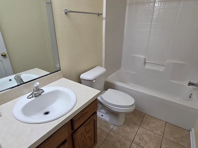 1118 Towne Park Dr — Photo 17