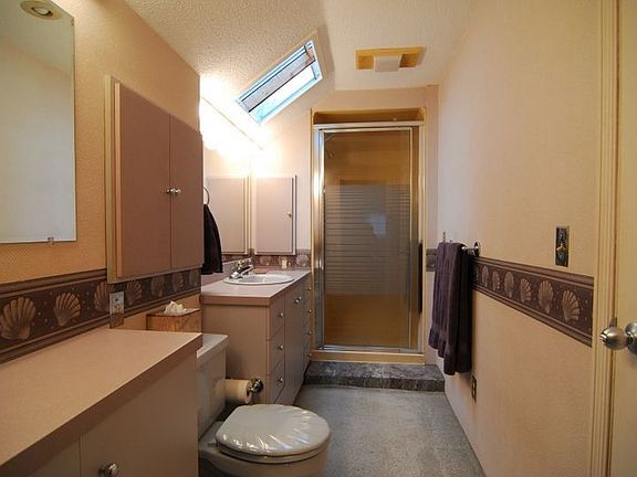 5th image of 668 Sherwood Ave