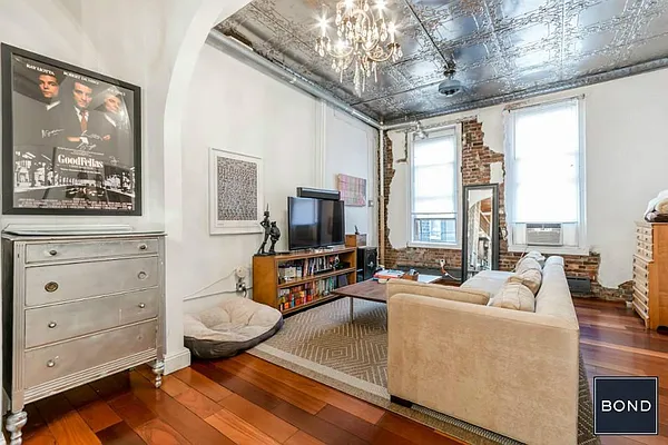 Rented by Bond New York | media 23