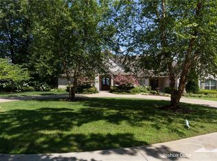 2614 N Timberglen Ln, Fayetteville, AR 72701