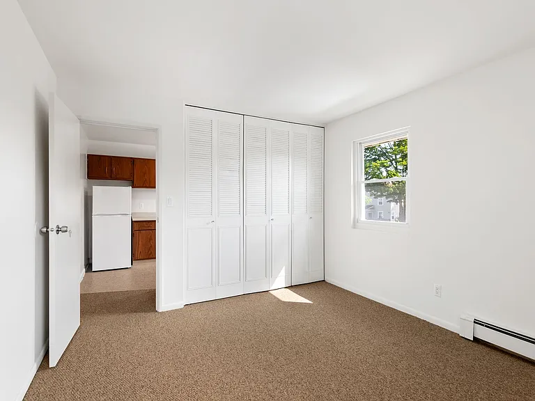 Doral Apartments — Photo 9