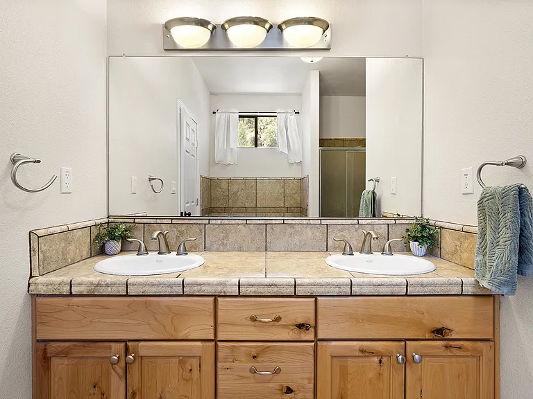 2048 Woodland Dr — Photo 15