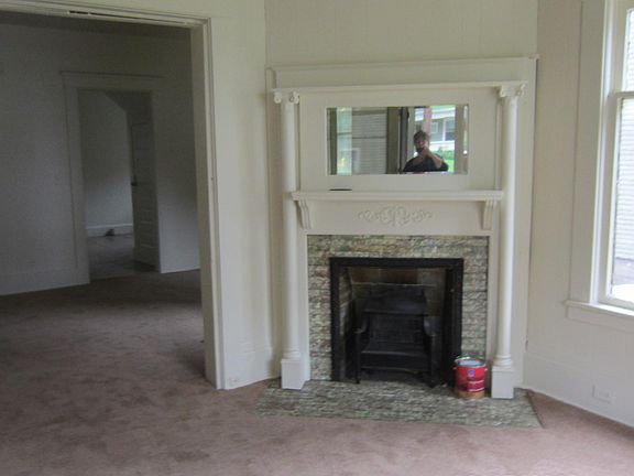 2nd image of 237 E Larwill St Unit 1/2
