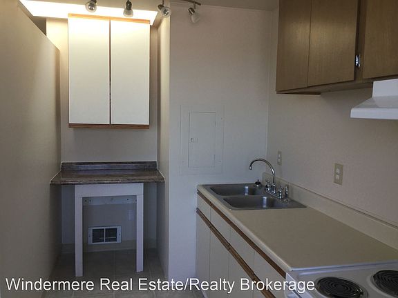4th image of 2808 Hoyt Ave #303