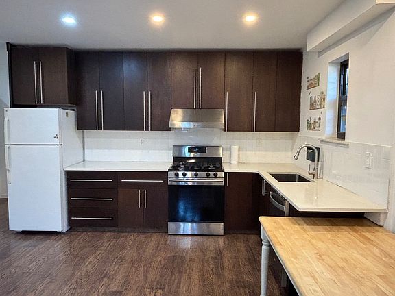 2nd image of 3620 190th St