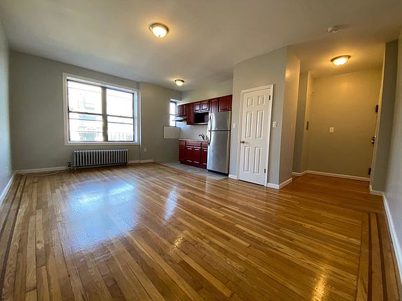 2nd image of 520 Lincoln Pl #B5