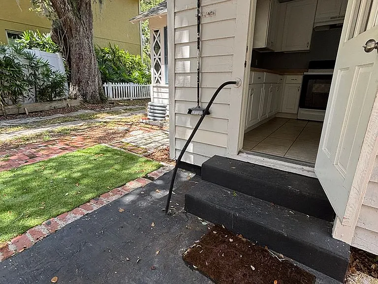 211 N Highland Ave — Photo 28