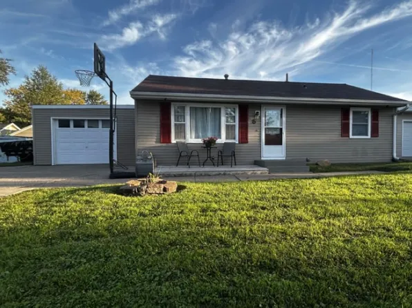 5 Alleyne Dr, Muscatine, IA 52761