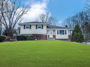 3 Spruce Dr, Nanuet, NY 10954