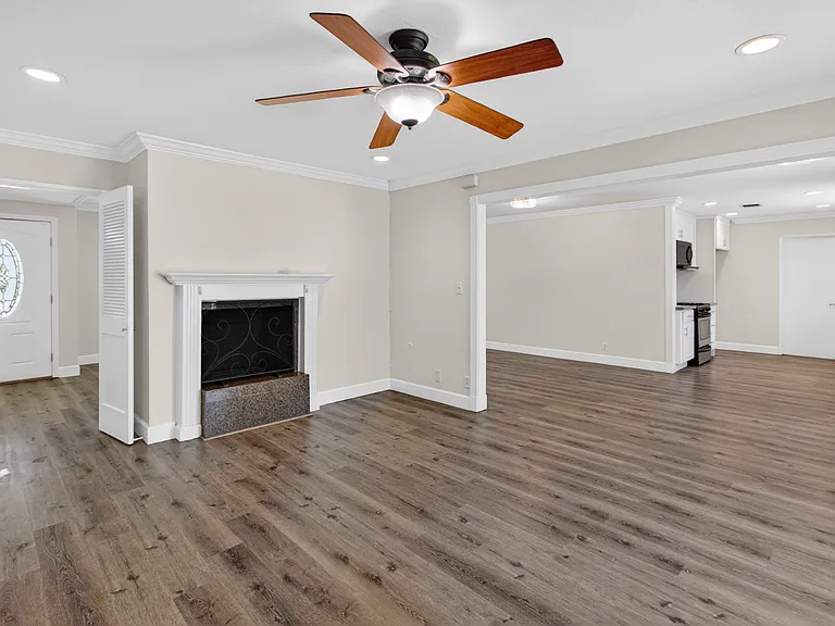 2940 Charles Ave — Photo 10