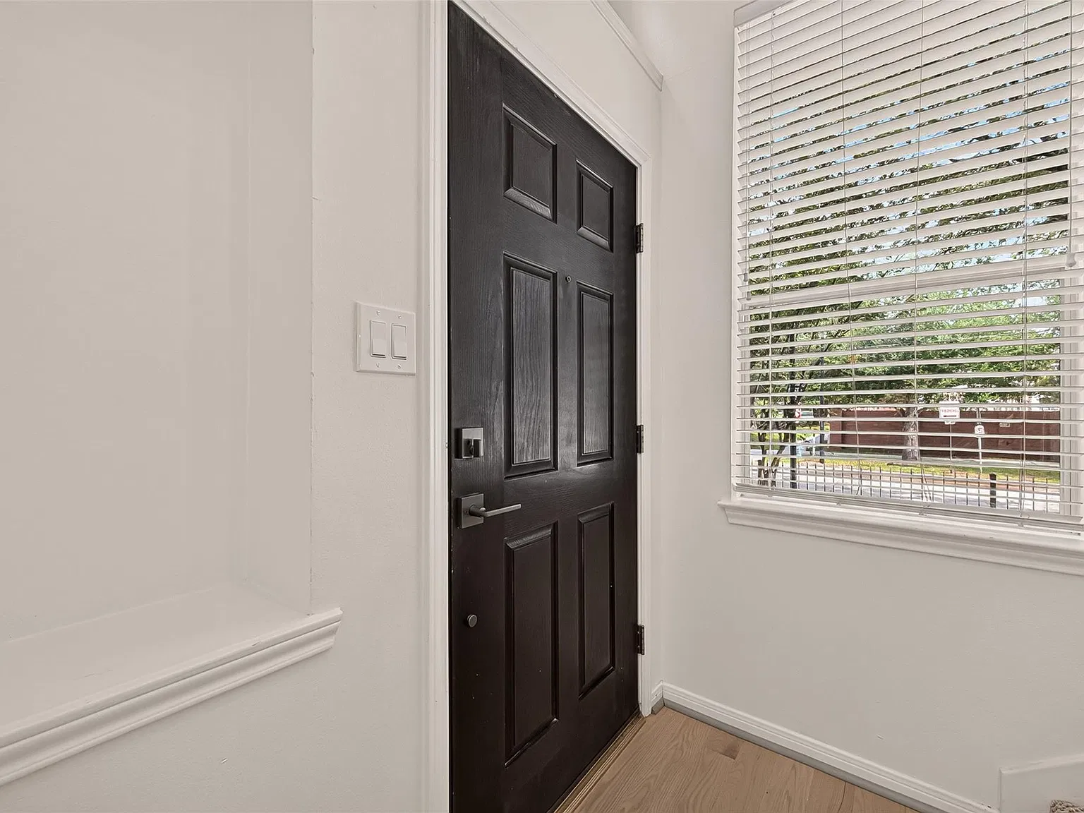 3 bed, 3.0 bath, 2002 sqft, $2,725 — Photo 4