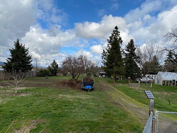 3rd image of 2214 Sunset Dr