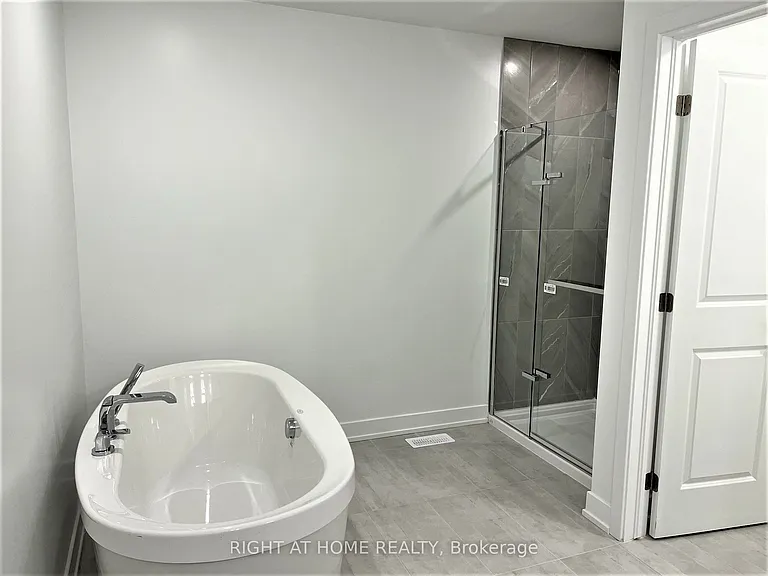 902 Duxbury Ln — Photo 28