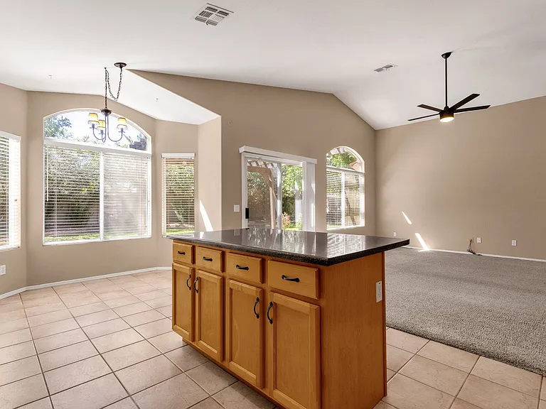 647 W Fremont Dr — Photo 23