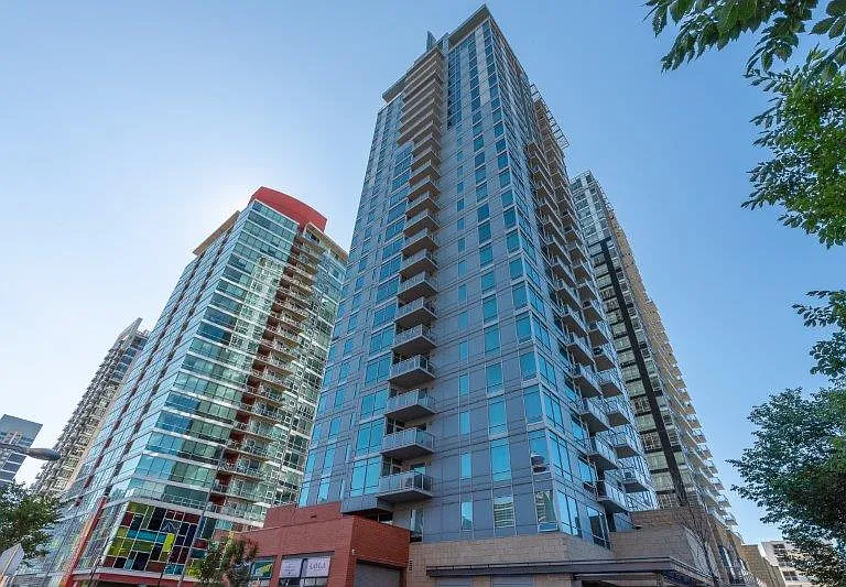 215 13th Ave SW #1305 — Photo 2