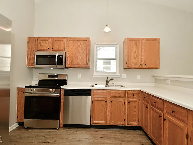 1431 Sanner Dr — Photo 10