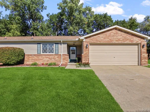 16891 N Gardenia Dr, Fraser, MI 48026