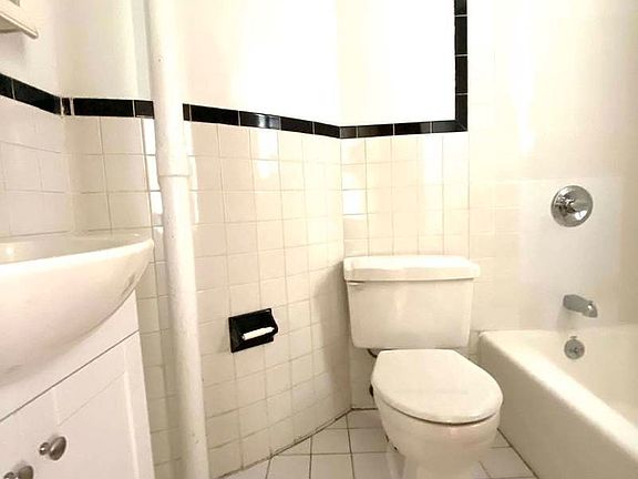 4th image of 22 W 77th St #63B
