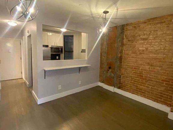 2nd image of 21 W 131st St #2FR