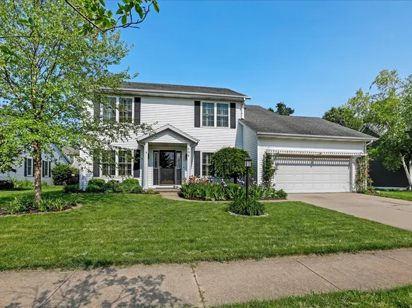 504 Cushing Dr, Savoy, IL 61874