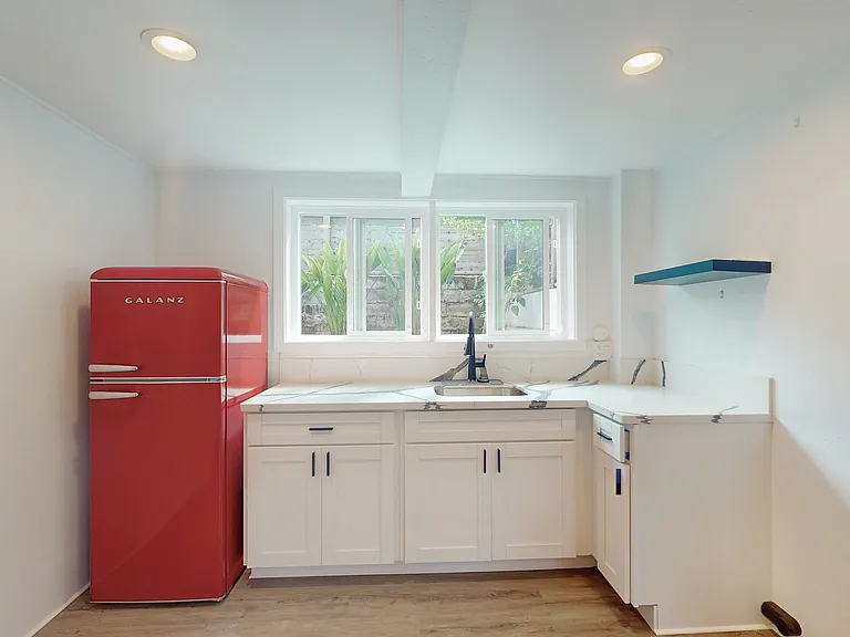 3602 Alani Dr — Photo 7