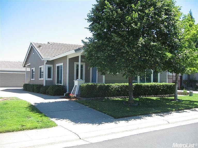 1st image of 484 Parker Dr