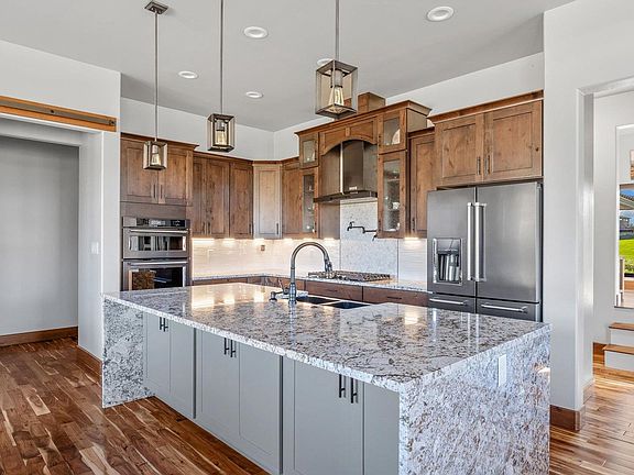 4th image of 379 High Desert Rd