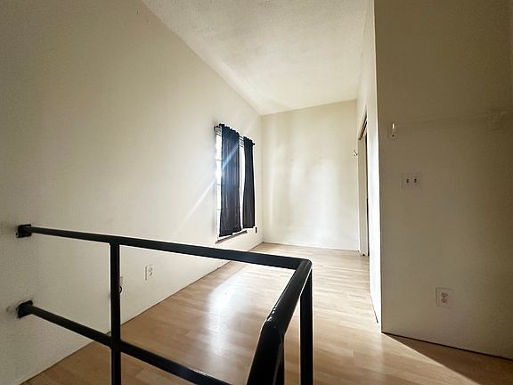 4th image of 1315 SE Silver Springs Pl