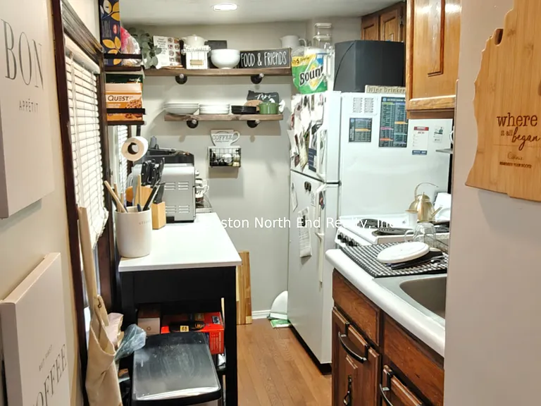 16 Parmenter St #3L — Photo 12