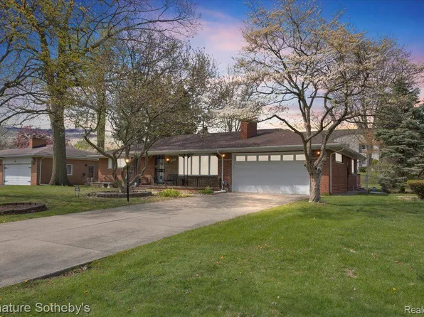 18424 Nadol Dr, Southfield, MI 48075