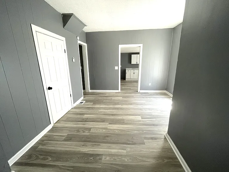 311 E 3rd St — Photo 14