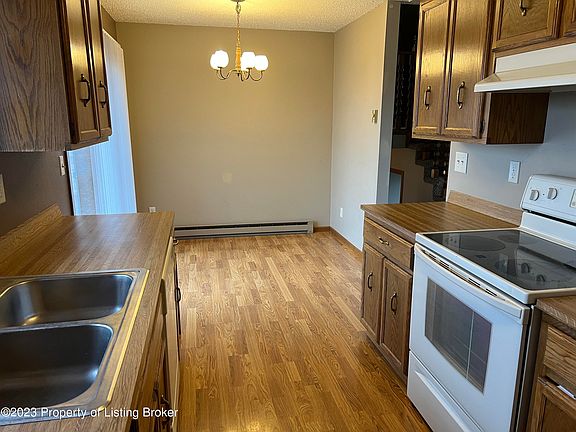 5th image of 2107 10th Ave W