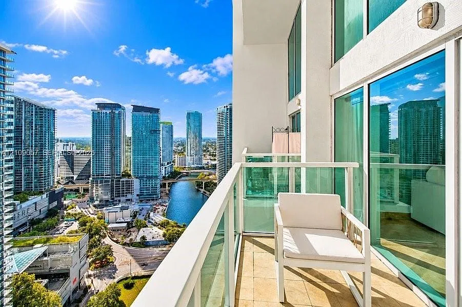 Brickell On The River S T — Photo 2