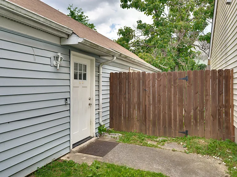 614 Poplar Pl — Photo 5