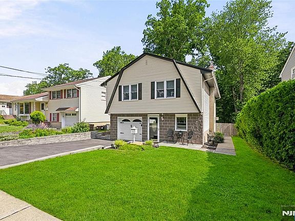 3rd image of 83 Moore Ave