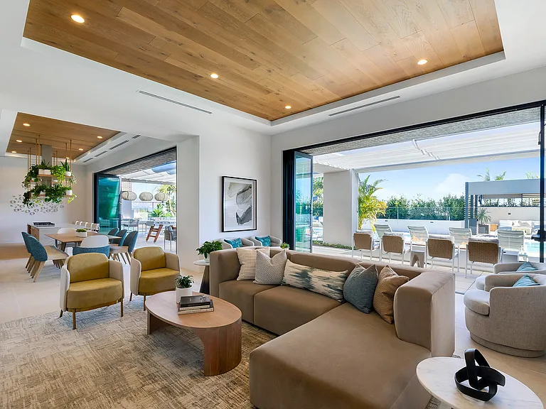 The Retreat Indoor Outdoor Rooftop Lounge