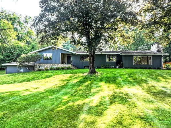 10 Fernbrook Drive, Brookfield, CT 06804
