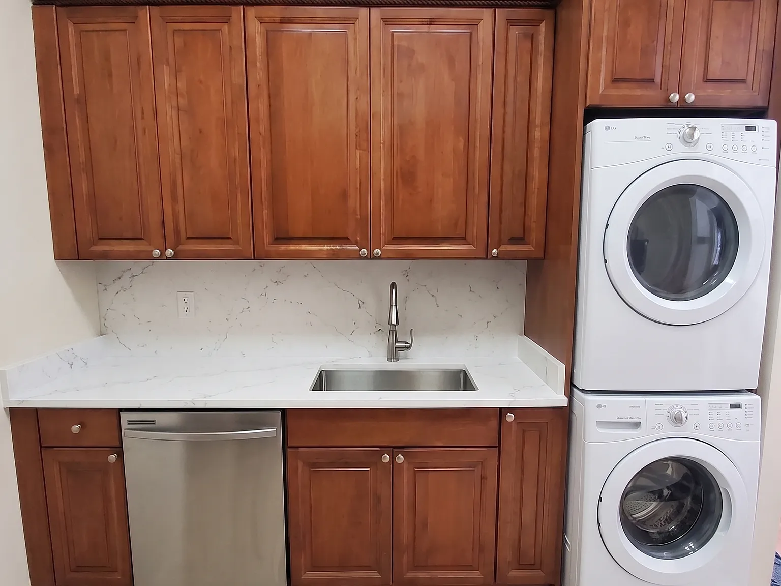 2 bed, 950 sqft, $2,016 — Photo 4