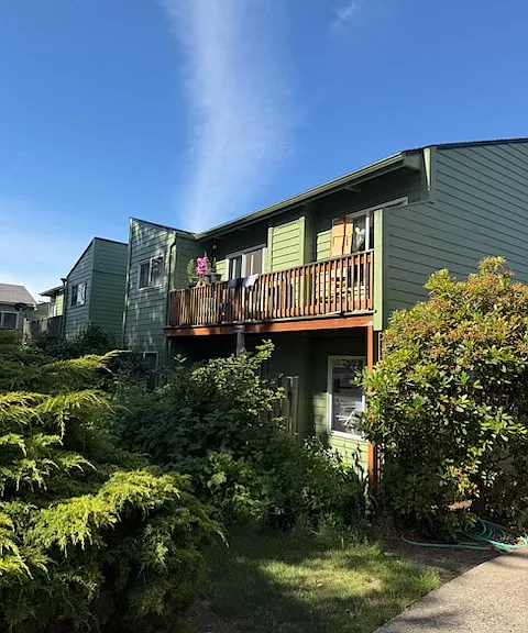 1713 SE 9th St — Photo 2