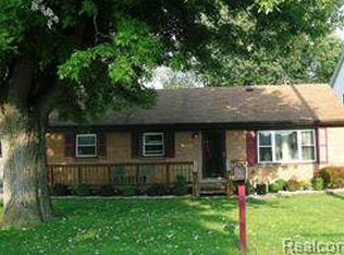 12956 Matthews St, Carleton, MI 48117